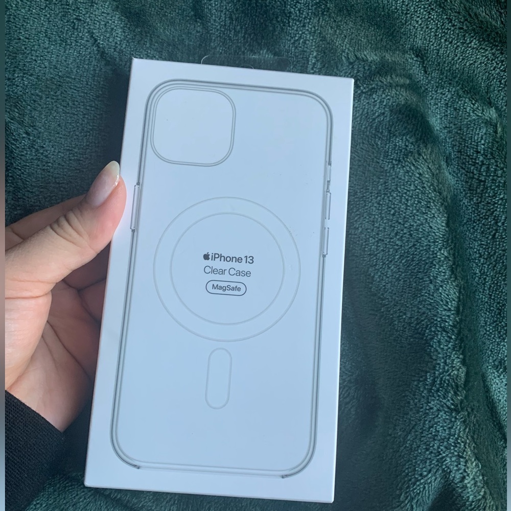 ⭐️ Clear Apple IPhone 13 Mag safe Case ⭐️